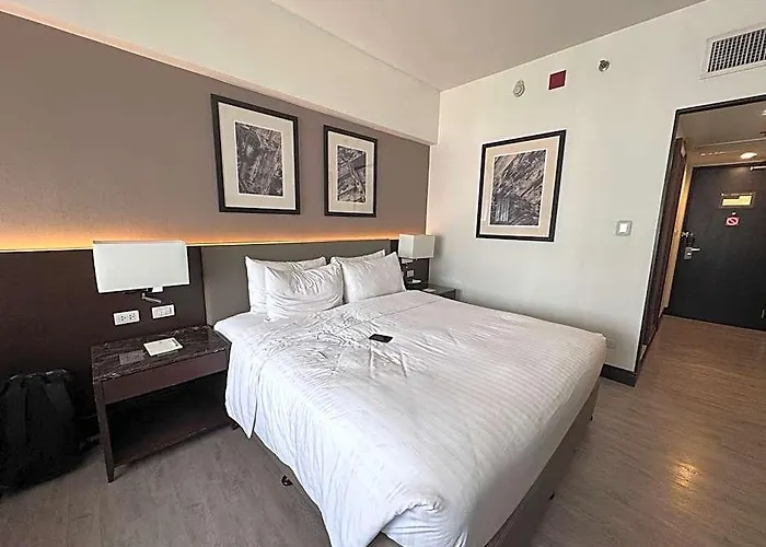 Hotel Seda Ayala Center 5*
