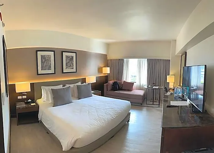 Hotel Seda Ayala Center 5*