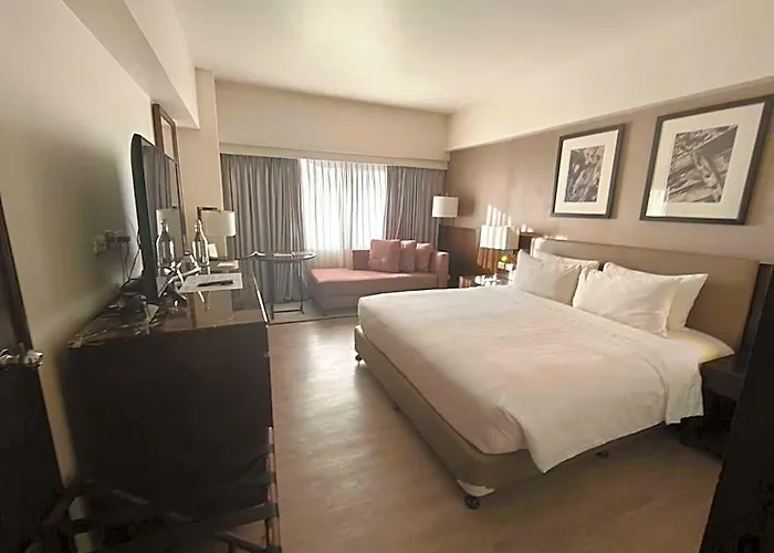 Hotel Seda Ayala Center 5*